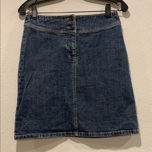 cute Ann Taylor two button denim skirt, Sz 2